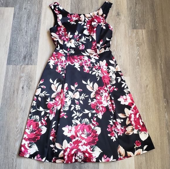 White House Black Market Dresses & Skirts - WHBM floral dress
